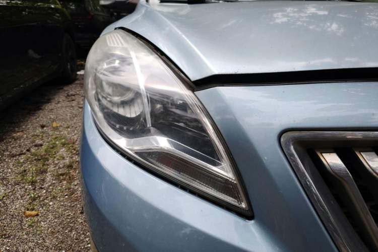 Used Haima Fumei 2014 M5 1.6L Manual Standard Model Right Front Headlight