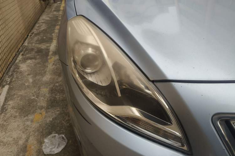 Used Haima Fumei 2014 M5 1.6L Manual Elite Model Right Front Headlight