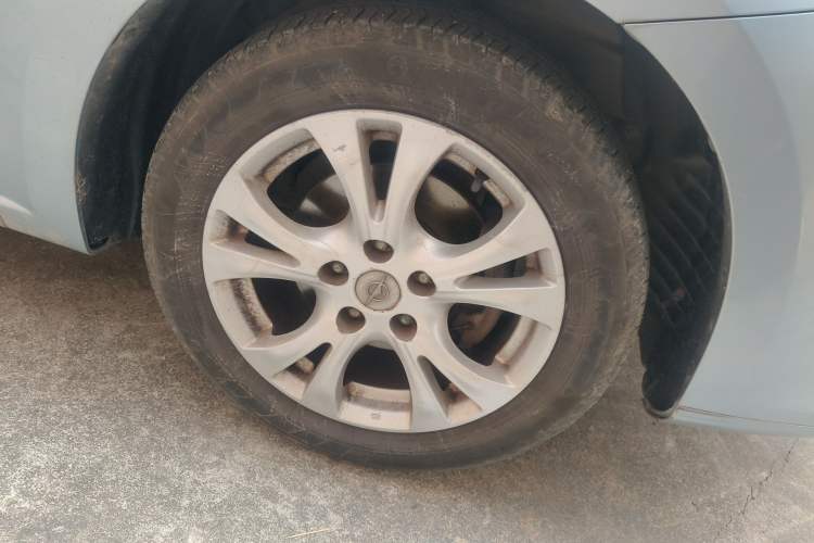 Used Haima Fumei 2014 M5 1.6L Manual Elite Model Right Front Wheel Hub