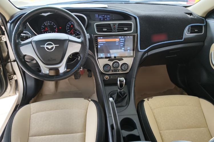Used Haima Fumei 2014 M5 1.6L Manual Standard Model Center Console