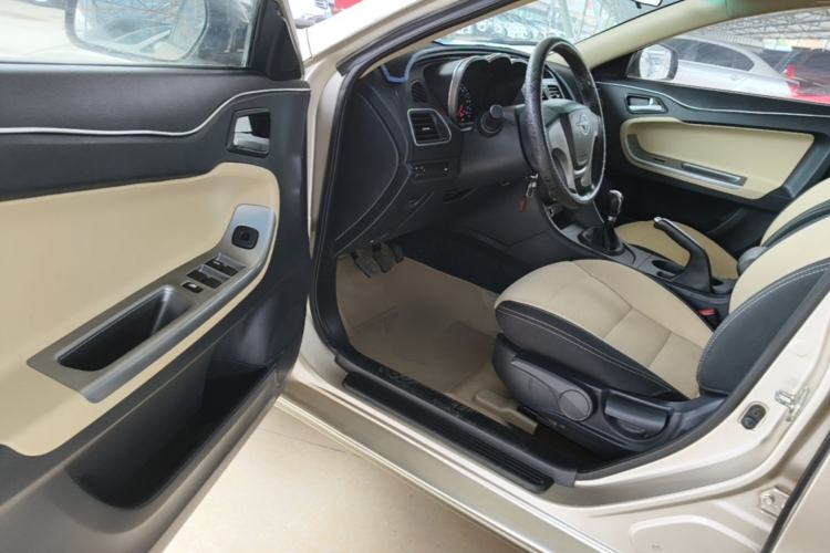Used Haima Fumei 2014 M5 1.6L Manual Standard Model Driver Seat
