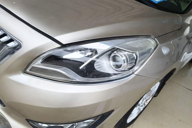 Used Haima Fumei 2014 M5 1.6L Manual Standard Model Left Front Headlight