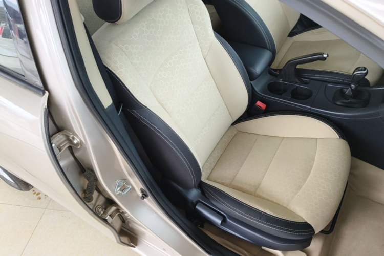 Used Haima Fumei 2014 M5 1.6L Manual Standard Model Right Front Seat
