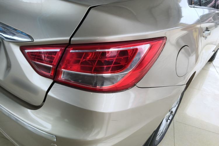 Used Haima Fumei 2014 M5 1.6L Manual Standard Model Right Rear Taillight