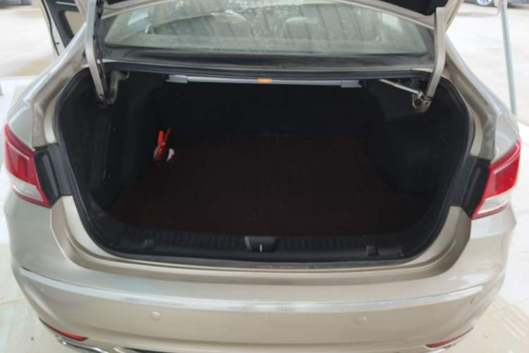 Used Haima Fumei 2014 M5 1.6L Manual Standard Model Trunk