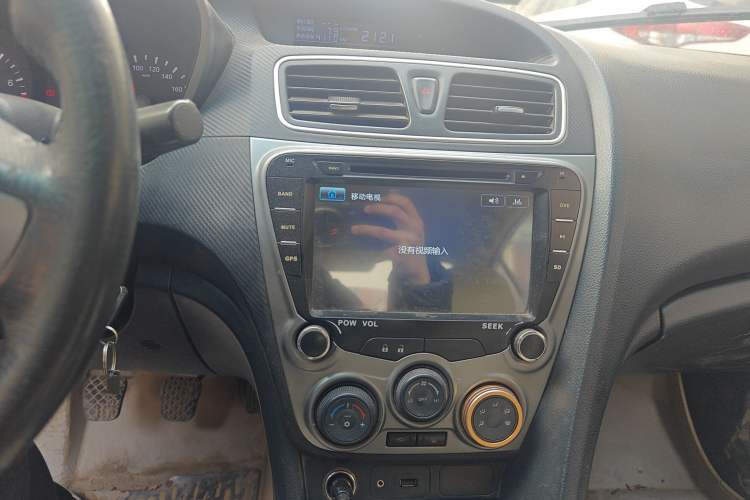 Used Haima Fumei 2014 M5 1.6L Manual Elite Model Audio And AC Panel