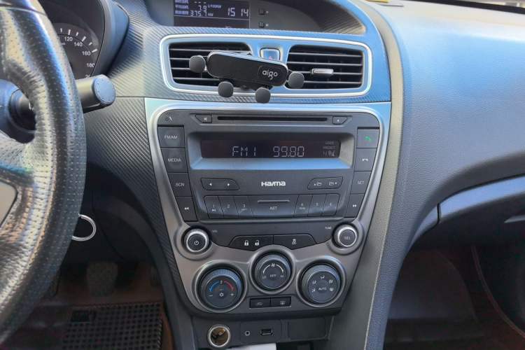 Used Haima Fumei 2014 M5 1.6L Manual Elite Model Audio And AC Panel
