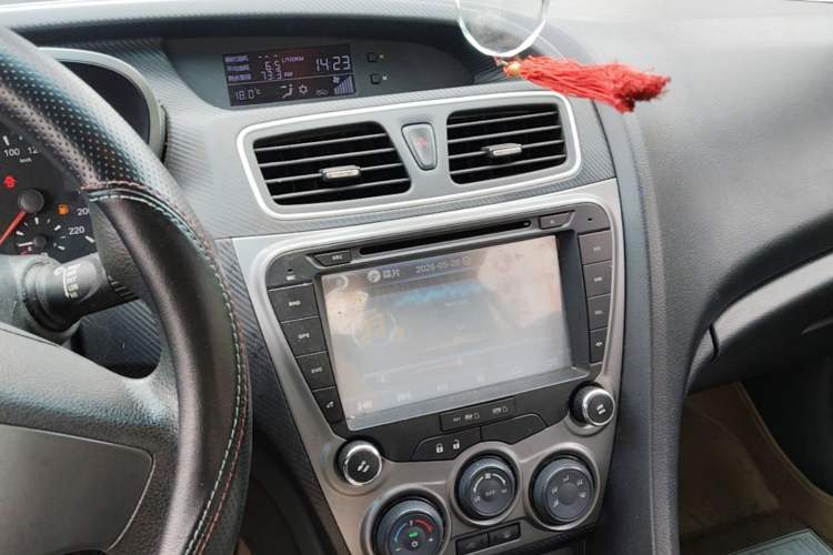 Used Haima Fumei 2014 Sedan 1.6L Manual Fashion Edition Audio And AC Panel