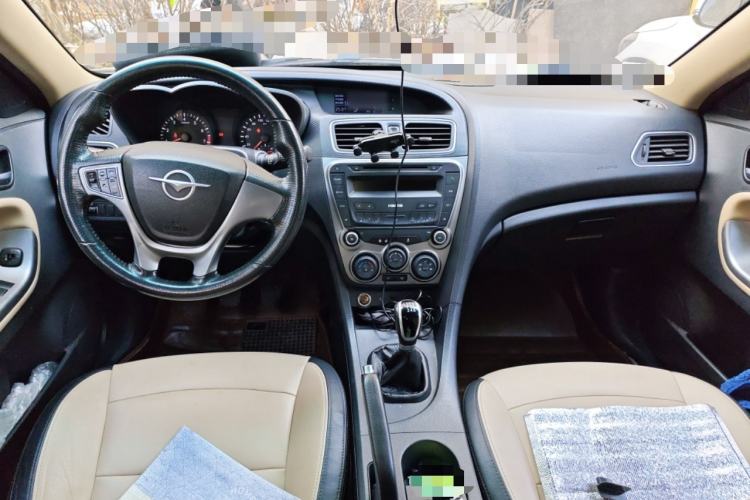 Used Haima Fumei 2014 M5 1.6L Manual Elite Model Center Console