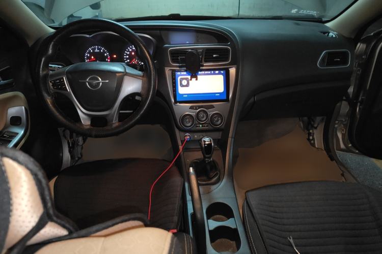 Used Haima Fumei 2014 M5 1.6L Manual Elite Model Center Console