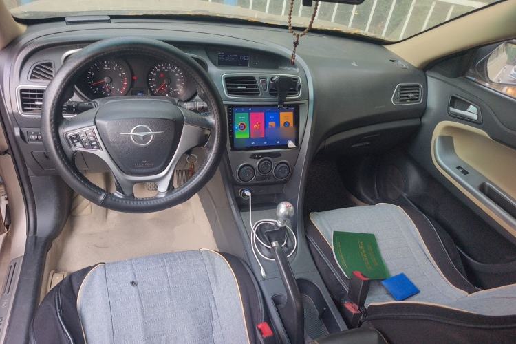 Used Haima Fumei 2014 M5 1.6L Manual Elite Model Center Console