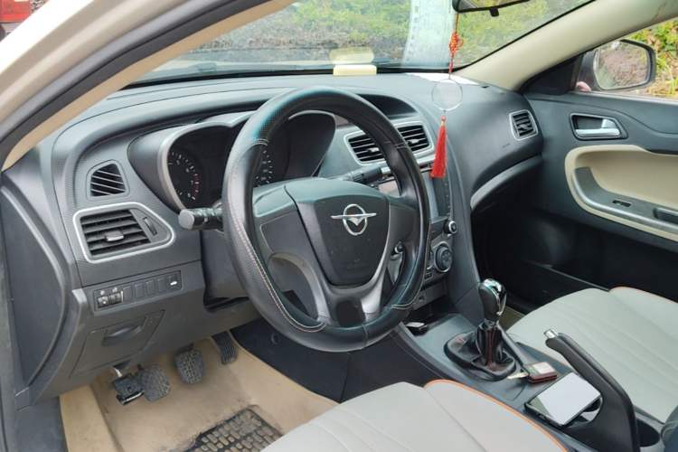Used Haima Fumei 2014 Sedan 1.6L Manual Fashion Edition Center Console