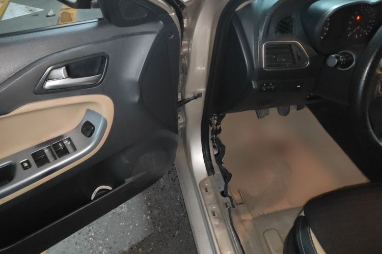 Used Haima Fumei 2014 M5 1.6L Manual Elite Model Driver Seat