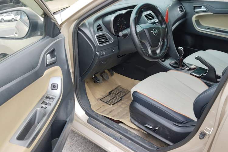 Used Haima Fumei 2014 Sedan 1.6L Manual Fashion Edition Driver Seat