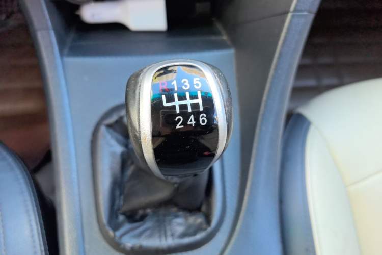 Used Haima Fumei 2014 M5 1.6L Manual Elite Model Gear Lever