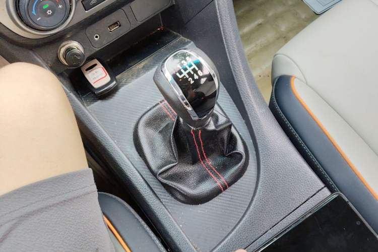 Used Haima Fumei 2014 Sedan 1.6L Manual Fashion Edition Gear Lever