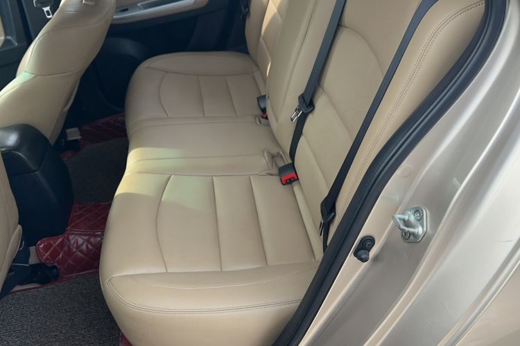 Used Haima Fumei 2014 M5 1.6L Manual Fashion Edition Interior 1