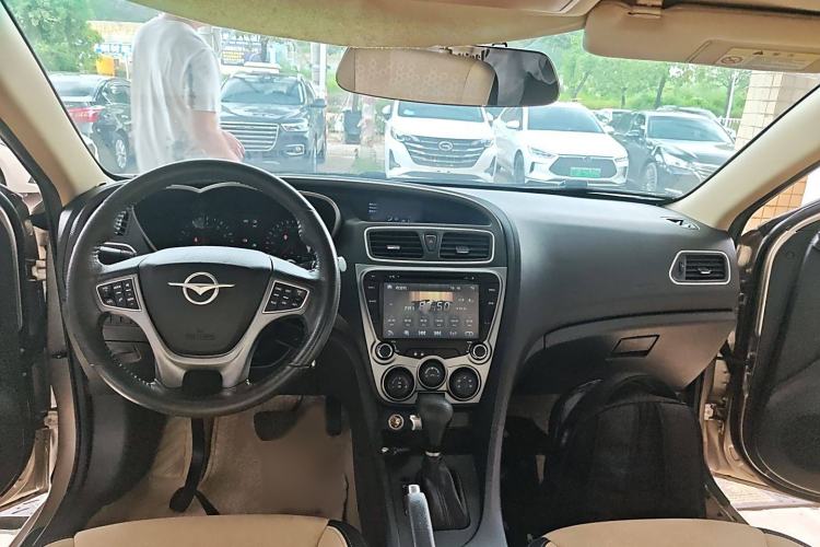 Used Haima Fumei 2014 M5 1.6L Automatic Elite Model Interior 2