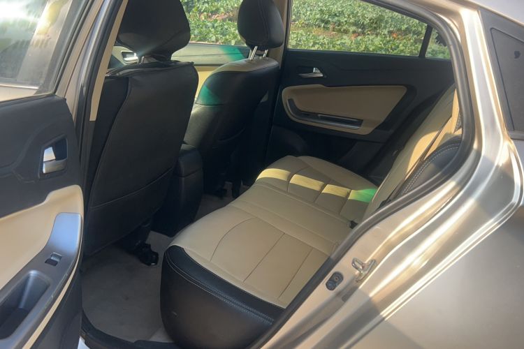 Used Haima Fumei 2014 M5 1.6L Manual Standard Model Interior 2