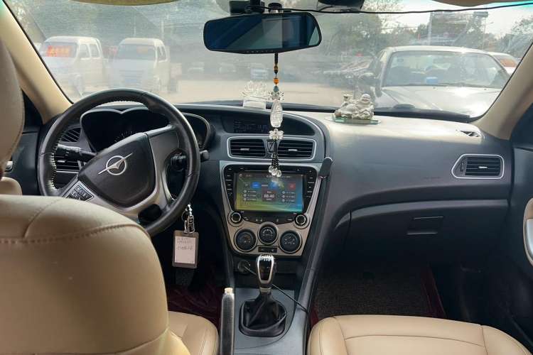 Used Haima Fumei 2014 M5 1.6L Manual Fashion Edition Interior 3