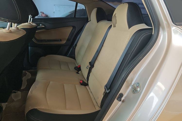 Used Haima Fumei 2014 M5 1.6L Automatic Elite Model Interior 4