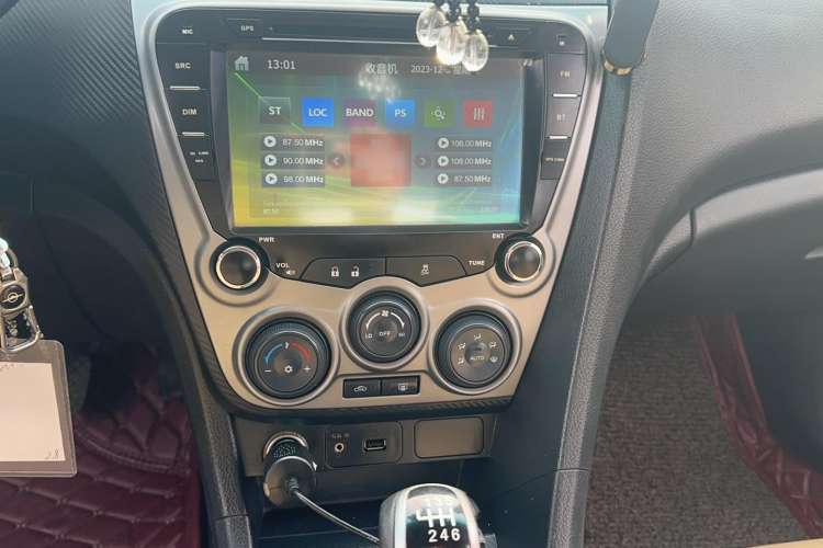 Used Haima Fumei 2014 M5 1.6L Manual Fashion Edition Interior 5