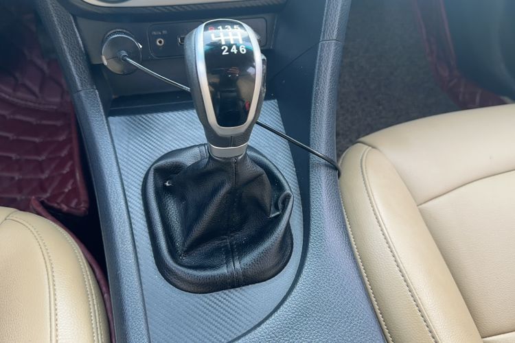 Used Haima Fumei 2014 M5 1.6L Manual Fashion Edition Interior 6