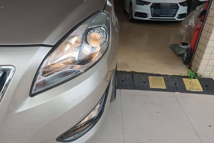 Used Haima Fumei 2014 M5 1.6L Automatic Elite Model Left Front Headlight