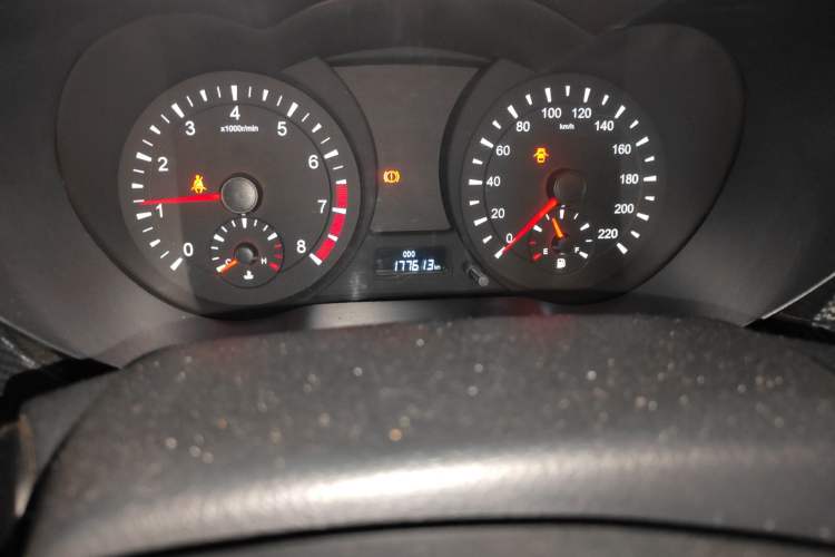 Used Haima Fumei 2014 M5 1.6L Manual Elite Model Odometer Close Up
