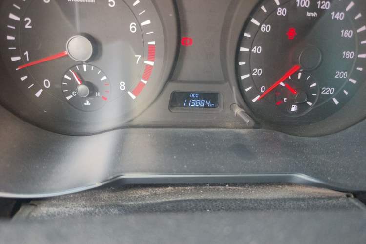 Used Haima Fumei 2014 M5 1.6L Manual Elite Model Odometer Close Up