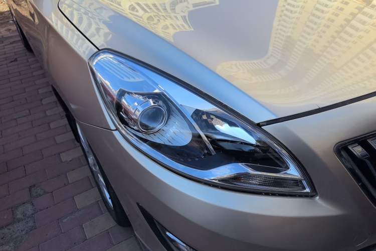 Used Haima Fumei 2014 M5 1.6L Manual Elite Model Right Front Headlight