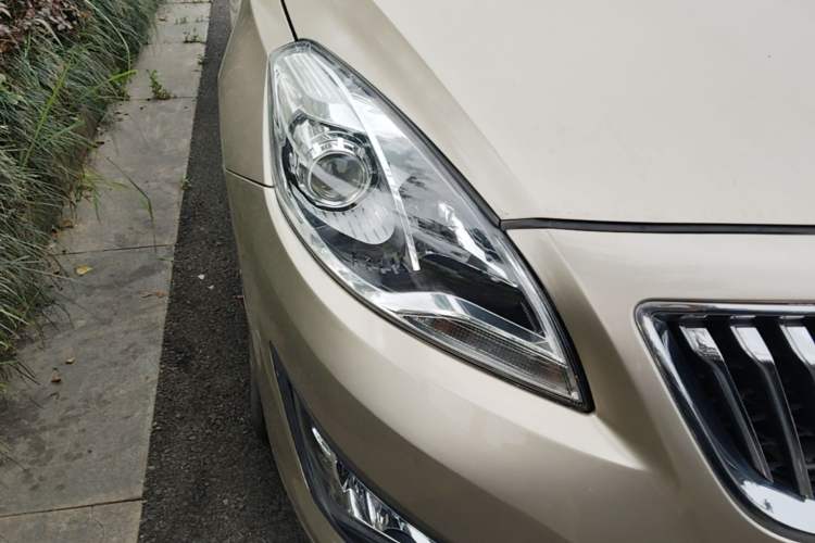 Used Haima Fumei 2014 Sedan 1.6L Manual Fashion Edition Right Front Headlight