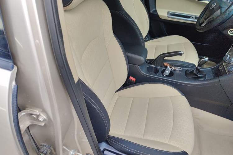 Used Haima Fumei 2014 M5 1.6L Manual Standard Model Right Front Seat