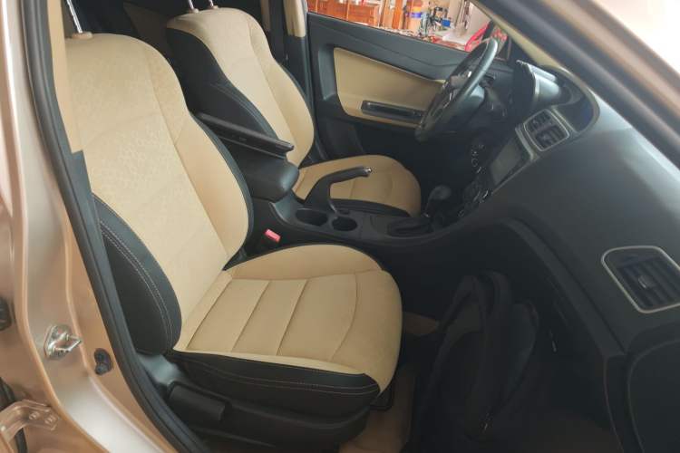 Used Haima Fumei 2014 M5 1.6L Automatic Elite Model Right Front Seat