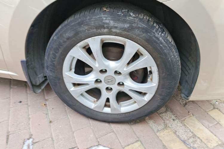 Used Haima Fumei 2014 M5 1.6L Manual Elite Model Right Front Wheel Hub