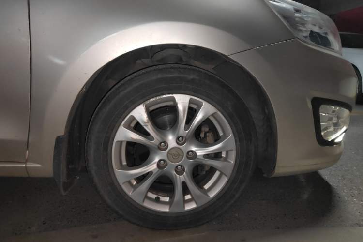 Used Haima Fumei 2014 M5 1.6L Manual Elite Model Right Front Wheel Hub