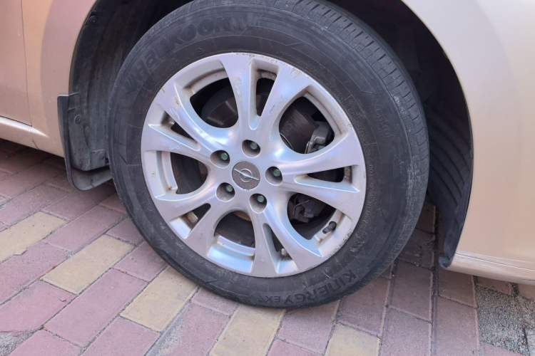 Used Haima Fumei 2014 M5 1.6L Manual Elite Model Right Front Wheel Hub