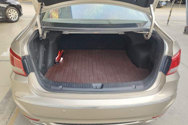 Used Haima Fumei 2014 M5 1.6L Manual Standard Model Trunk