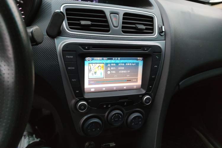 Used Haima Fumei 2014 M5 1.6L Manual Fashion Edition Audio And AC Panel