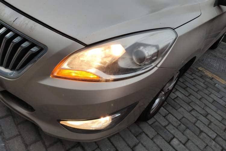 Used Haima Fumei 2014 M5 1.6L Manual Fashion Edition Left Front Headlight