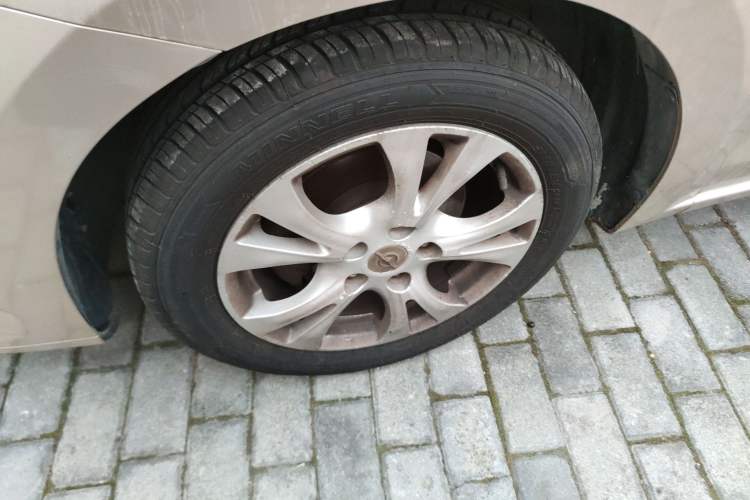 Used Haima Fumei 2014 M5 1.6L Manual Fashion Edition Left Front Wheel Hub