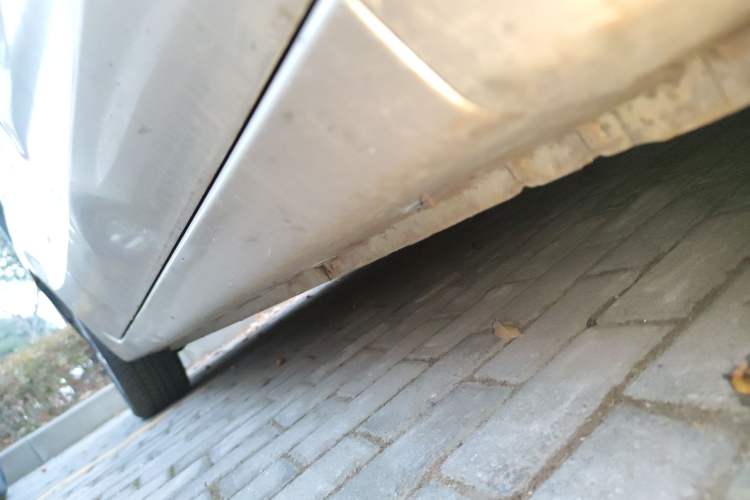Used Haima Fumei 2014 M5 1.6L Manual Fashion Edition Right Side Sill