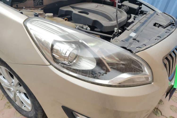 Used Haima Fumei 2014 M5 1.6L Manual Standard Model Right Front Headlight
