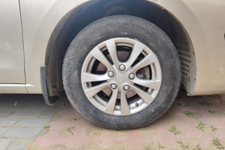 Used Haima Fumei 2014 M5 1.6L Manual Standard Model Right Front Wheel Hub