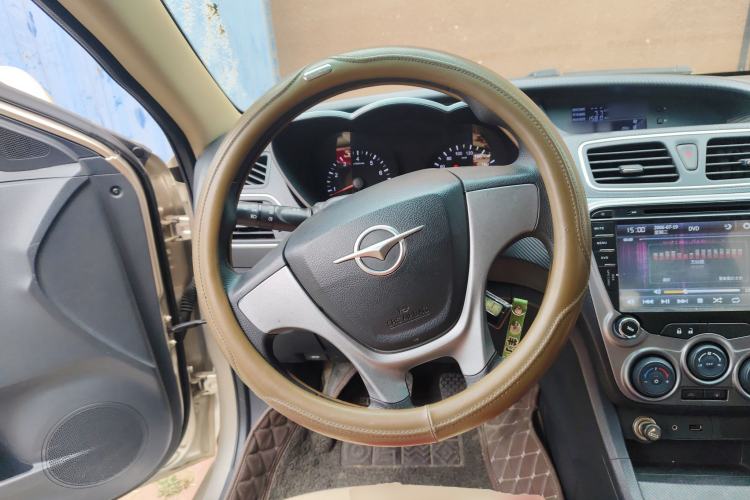 Used Haima Fumei 2014 M5 1.6L Manual Standard Model Steering Wheel