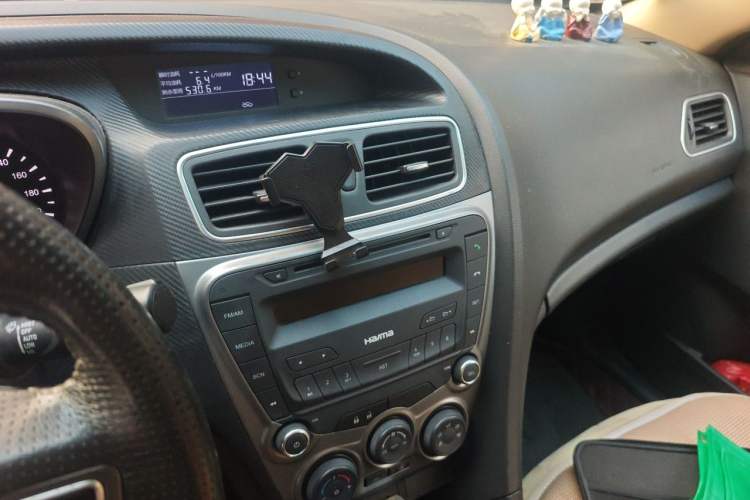 Used Haima Fumei 2014 M5 1.6L Automatic Elite Model Audio And AC Panel