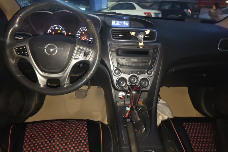 Used Haima Fumei 2014 M5 1.6L Automatic Comfort Model Center Console