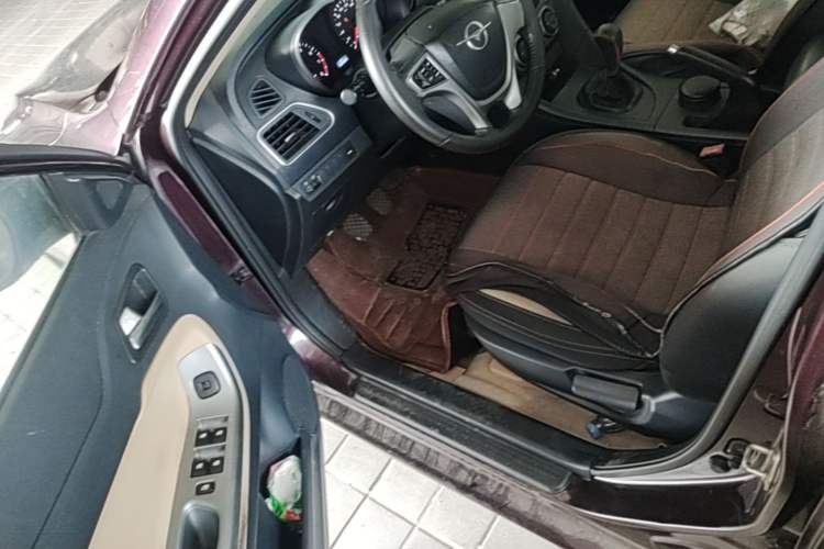 Used Haima Fumei 2014 M5 1.6L Manual Elite Model Driver Seat