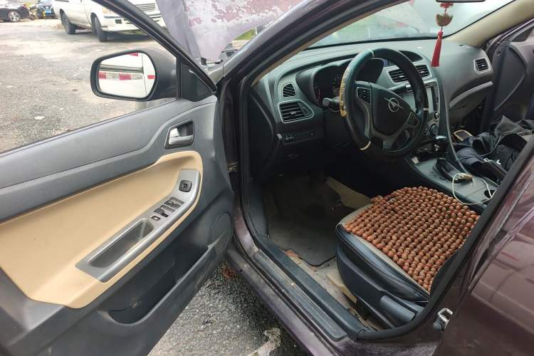 Used Haima Fumei 2014 M5 1.6L Automatic Elite Model Driver Seat