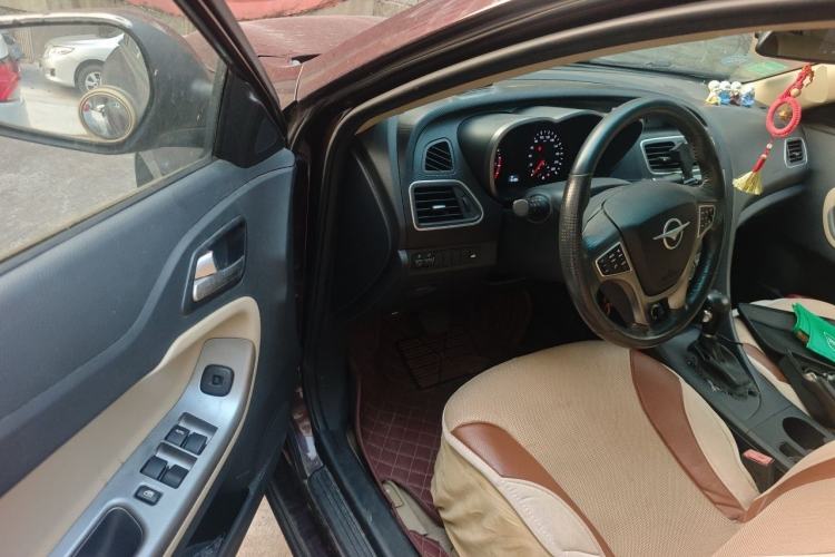 Used Haima Fumei 2014 M5 1.6L Automatic Elite Model Driver Seat